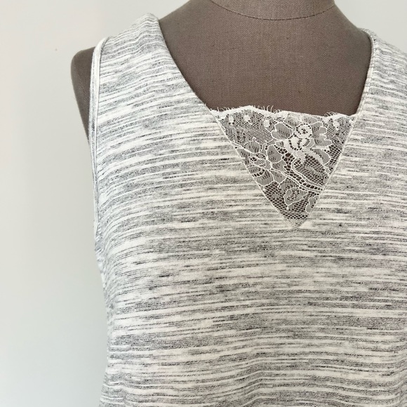 Pleione Sleeveless lace inset mixed media top Size Medium - Picture 3 of 7